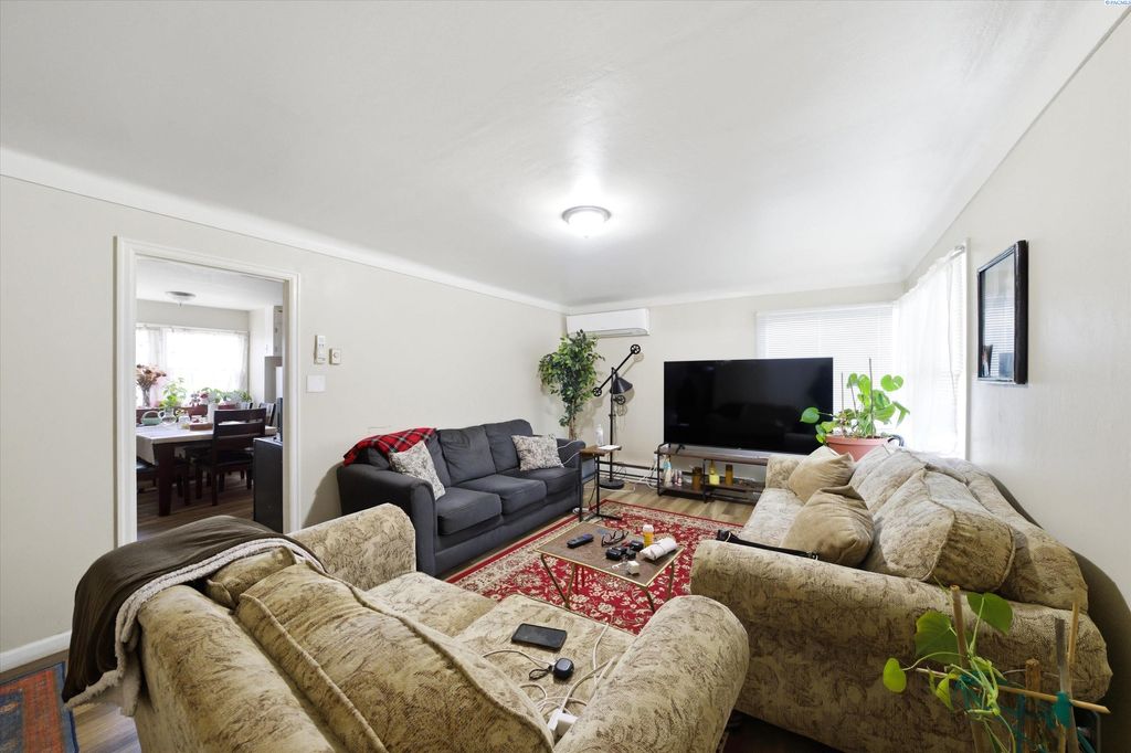 Photo of 14 E 5th Ave, Kennewick, WA 99336 (MLS # 291541)