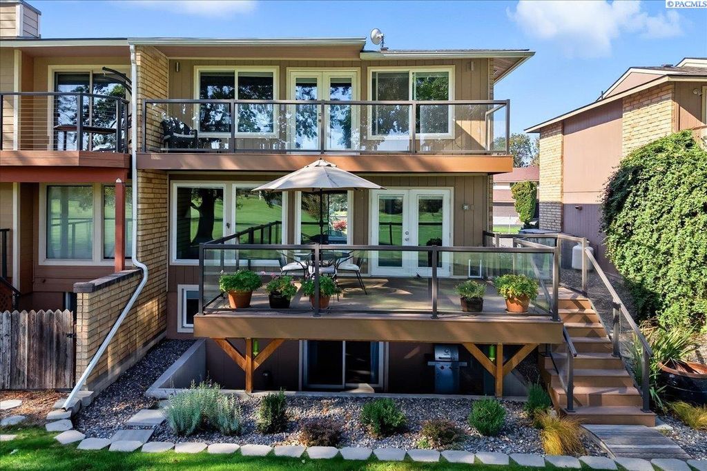 Photo of 425 Greenbrook Pl, Richland, WA 99352 (MLS # 288227)