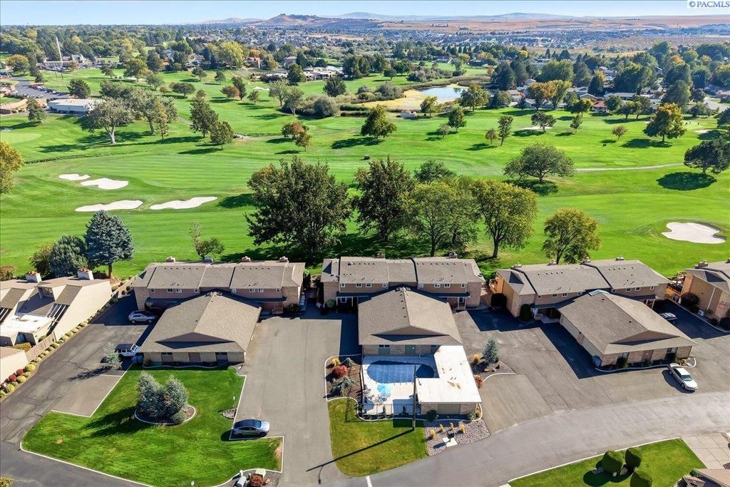 Photo of 425 Greenbrook Pl, Richland, WA 99352 (MLS # 288227)