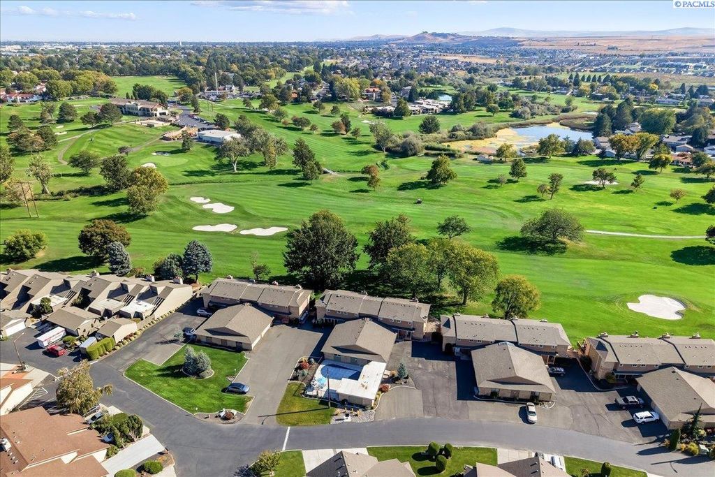 Photo of 425 Greenbrook Pl, Richland, WA 99352 (MLS # 288227)