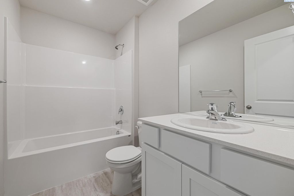 Photo of 11309 Buckingham Dr, Pasco, WA 99301 (MLS # 291317)