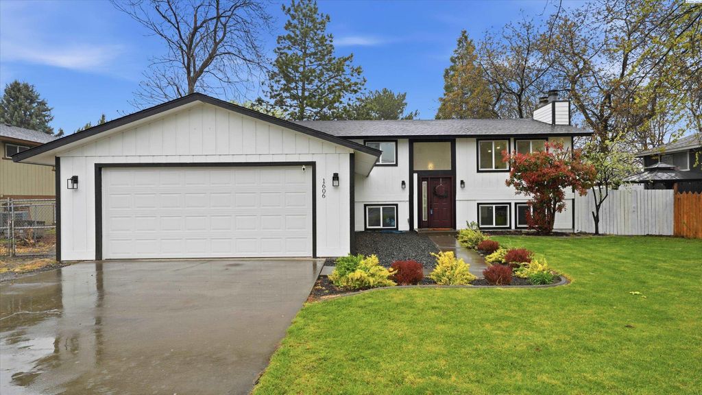 Photo of 1606 W 19th Ave, Kennewick, WA 99336 (MLS # 291760)