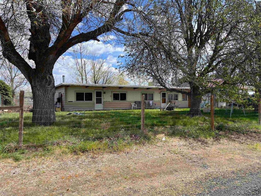 Photo of 120 N Violet Ave, Kahlotus, WA 99335 (MLS # 292289)