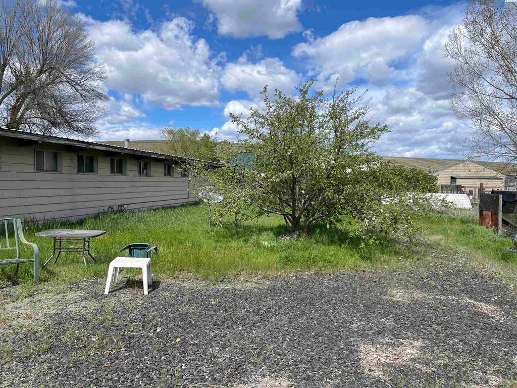 Photo of 120 N Violet Ave, Kahlotus, WA 99335 (MLS # 292289)