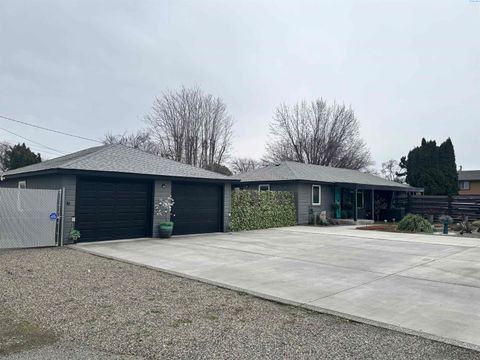 Photo of 413 S Olson St, Kennewick, WA 99336 (MLS # 289669)