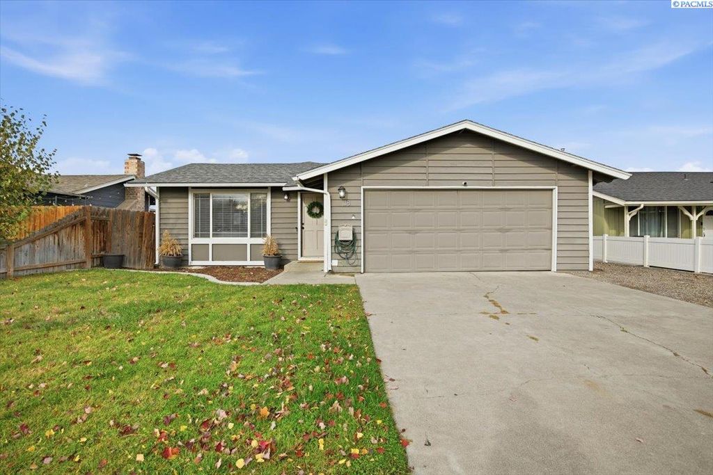 Photo of 118 S 23rd Place, Kennewick, WA 99337 (MLS # 288715)