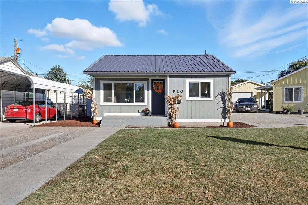Photo of 910 Wright Avenue, Richland, WA 99352 (MLS # 288050)