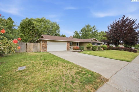 Photo of 1602 S Quillan St, Kennewick, WA 99338 (MLS # 294208)