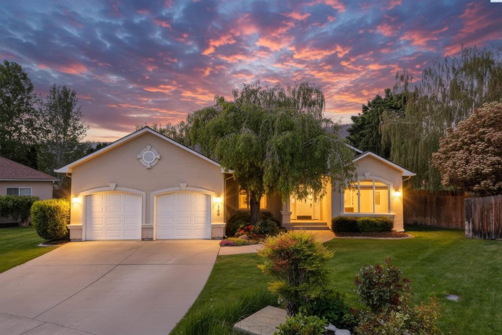 Photo of 1743 Pinot Ct, Richland, WA 99352 (MLS # 292627)