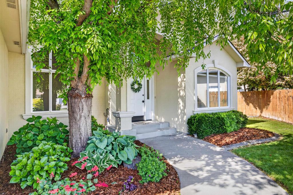 Photo of 1743 Pinot Ct, Richland, WA 99352 (MLS # 292627)