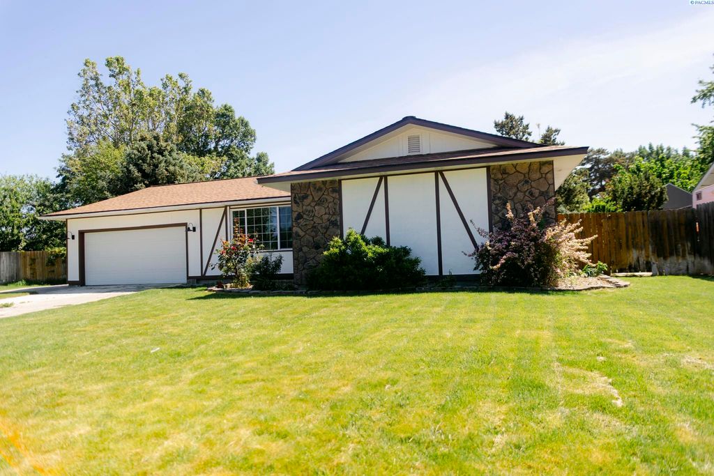 Photo of 5015 W 6th Pl, Kennewick, WA 99336 (MLS # 292725)