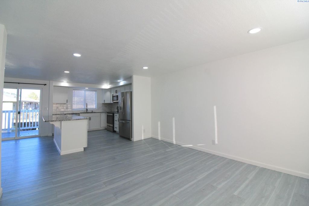 Photo of 8130 W Falls Place, Kennewick, WA 99336 (MLS # 288160)