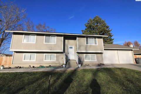 Photo of 8130 W Falls Place, Kennewick, WA 99336 (MLS # 288160)