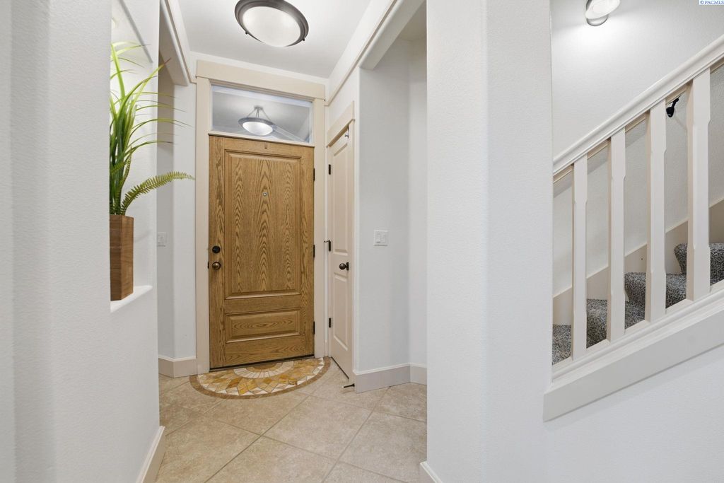 Photo of 469 Columbia Point Drive, Richland, WA 99352 (MLS # 288936)