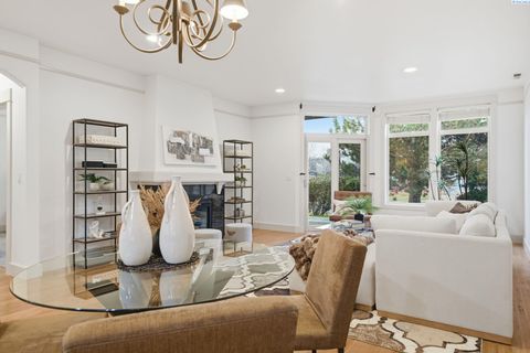 Photo of 469 Columbia Point Drive, Richland, WA 99352 (MLS # 288936)