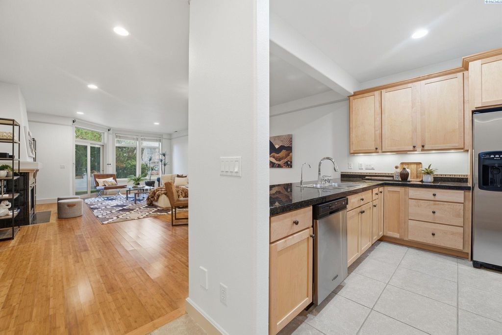 Photo of 469 Columbia Point Drive, Richland, WA 99352 (MLS # 288936)