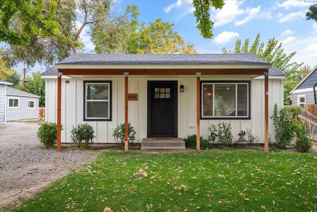 Photo of 2420 W 7th Ave, Kennewick, WA 99336 (MLS # 290260)