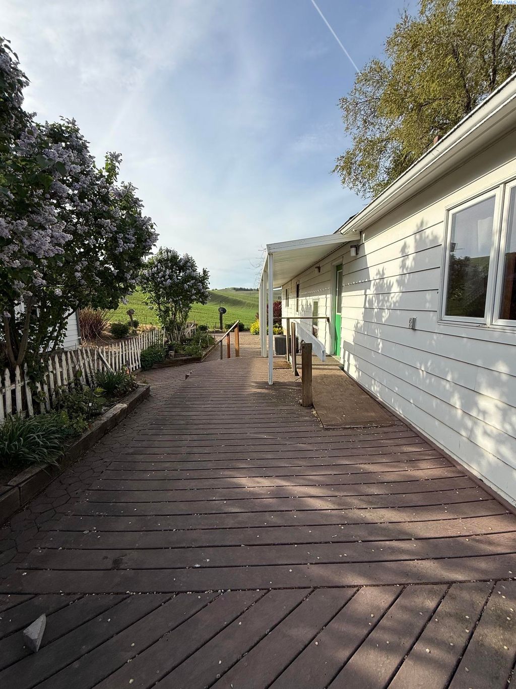 Photo of 9152 Sr 23, St. John, WA 99171 (MLS # 292835)
