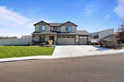 Photo of 4019 Queen St, West Richland, WA 99353 (MLS # 286911)
