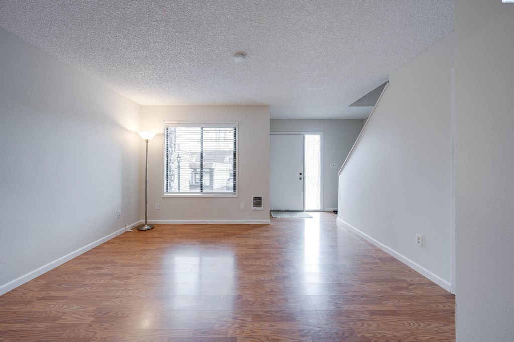 Photo of 600 SW Crestview St #2 St, Pullman, WA 99163 (MLS # 290050)