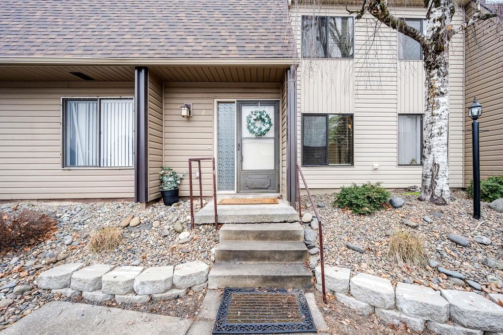 Photo of 600 SW Crestview St #2 St, Pullman, WA 99163 (MLS # 290050)