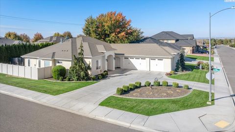 Photo of 1920 S Dawes St, Kennewick, WA 99338 (MLS # 288113)