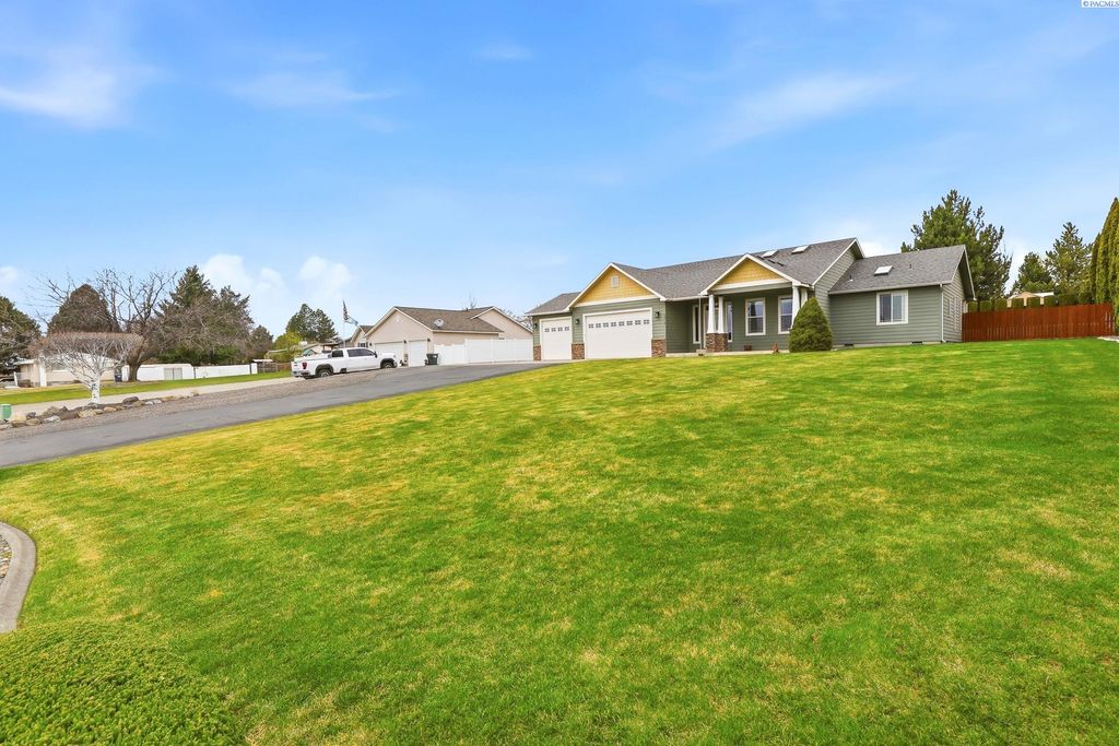 Photo of 5313 W Wernett Rd, Pasco, WA 99301 (MLS # 291163)