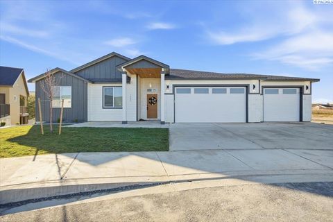 Photo of 1040 S Florida Pl, Kennewick, WA 99338 (MLS # 293195)