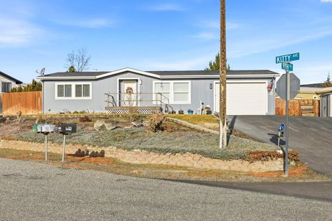 Photo of 1313 9th St, Benton City, WA 99320 (MLS # 290434)
