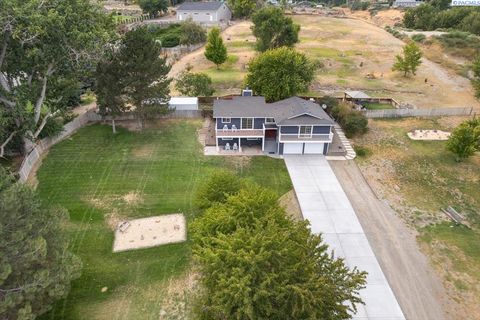 Photo of 3026 Escolar Rd, Kennewick, WA 99338 (MLS # 294500)