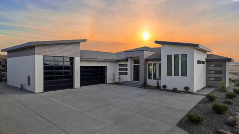 Photo of 2243 S Wilson Pl, Kennewick, WA 99338 (MLS # 290316)