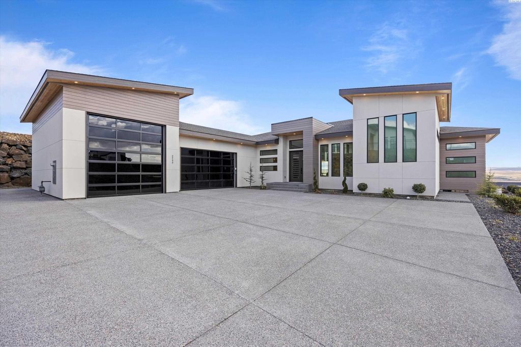 Photo of 2243 S Wilson Pl, Kennewick, WA 99338 (MLS # 290316)