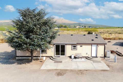 Photo of 24617 E Sr 224 Hwy #Views, Benton City, WA 99320 (MLS # 287822)