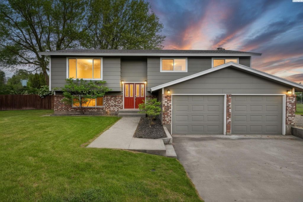 Photo of 526 S Taft Street, Kennewick, WA 99336 (MLS # 292523)