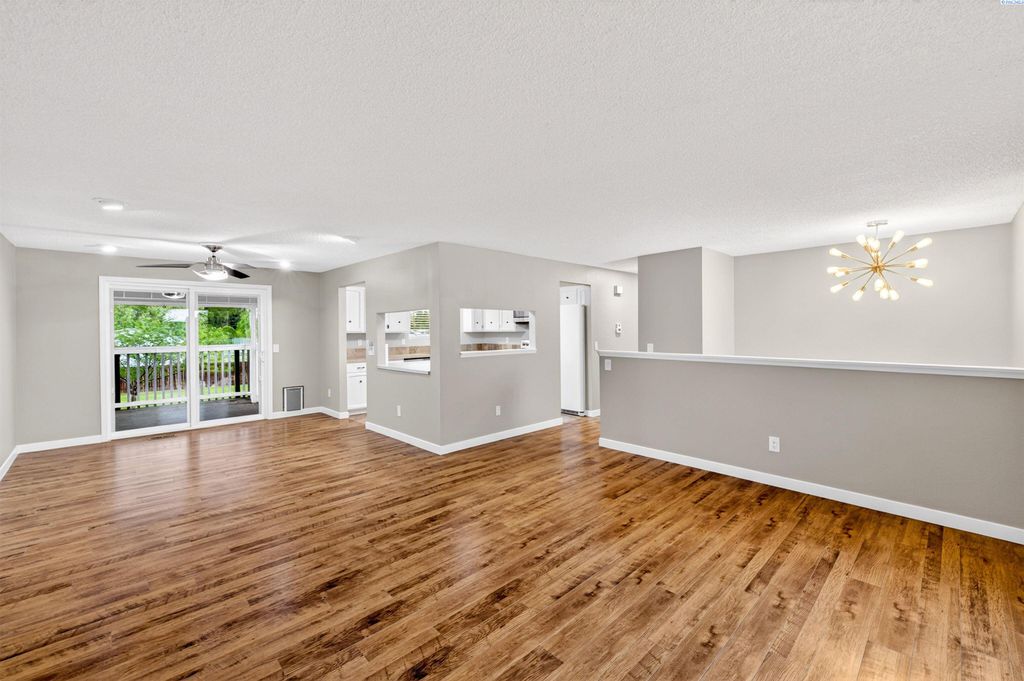 Photo of 526 S Taft Street, Kennewick, WA 99336 (MLS # 292523)