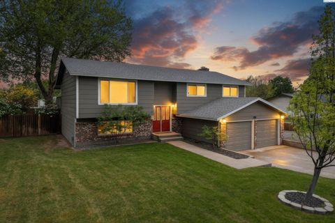 Photo of 526 S Taft Street, Kennewick, WA 99336 (MLS # 292523)