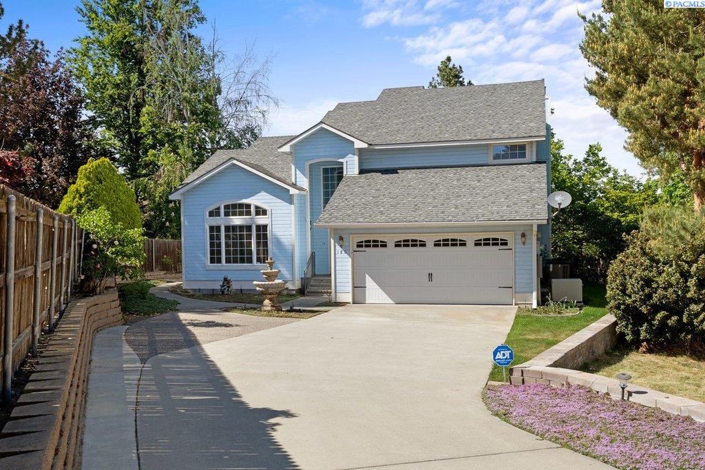 Photo of 150 Englewood Dr, Richland, WA 99352 (MLS # 292802)