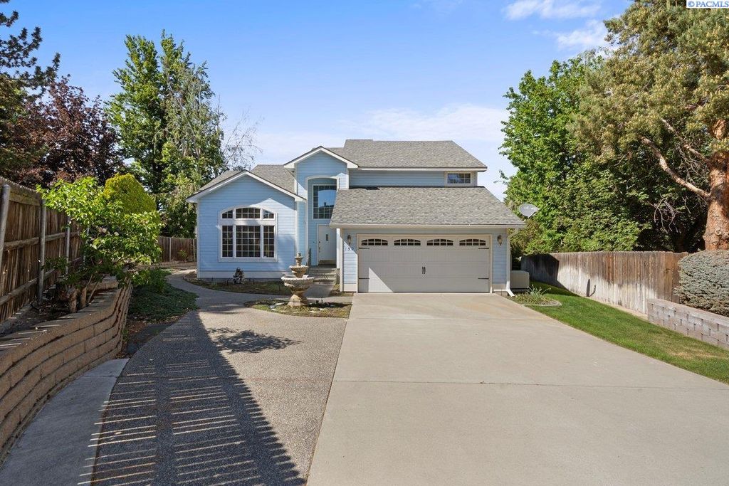 Photo of 150 Englewood Dr, Richland, WA 99352 (MLS # 292802)