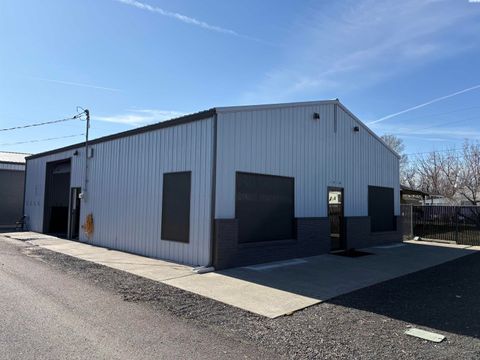 Photo of 1416 W Ainsworth Ave, Pasco, WA 99301 (MLS # 290951)