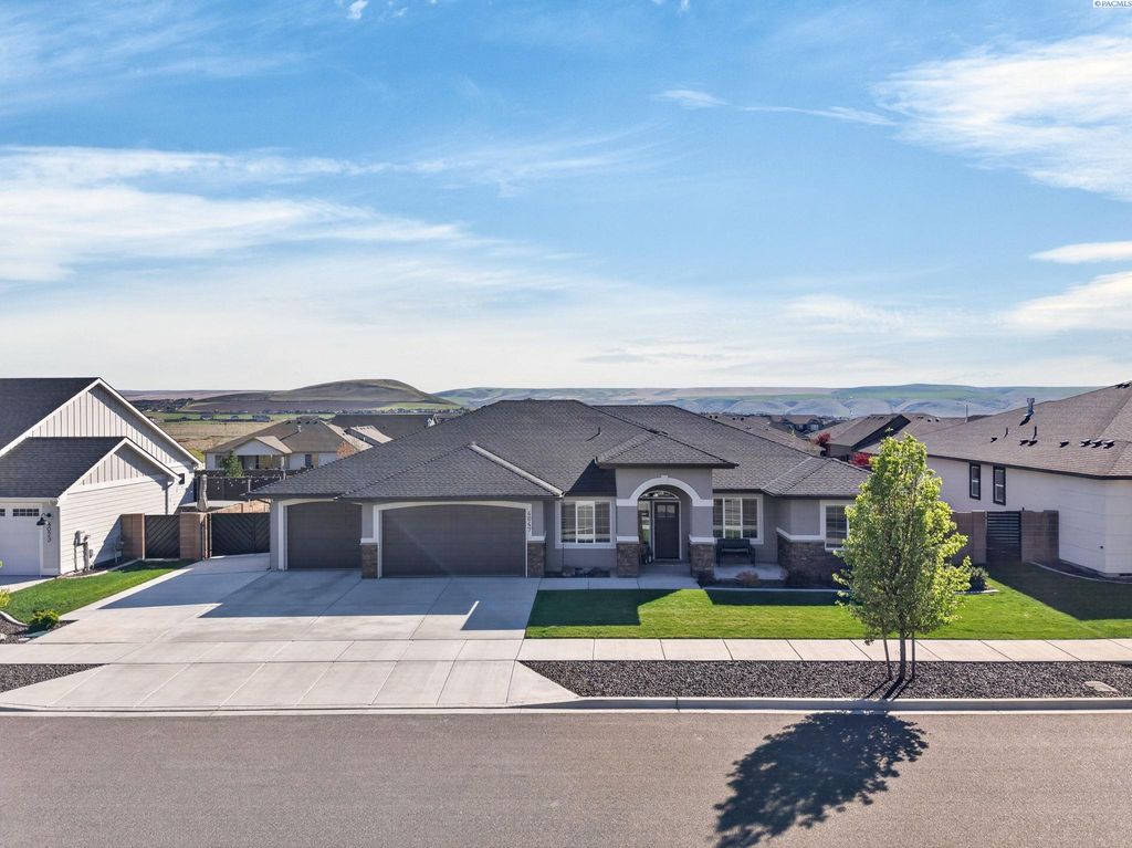 Photo of 4047 Corvina St, Richland, WA 99352 (MLS # 292049)