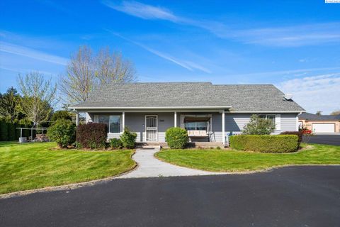 Photo of 3216 S Auburn St, Kennewick, WA 99337 (MLS # 291846)