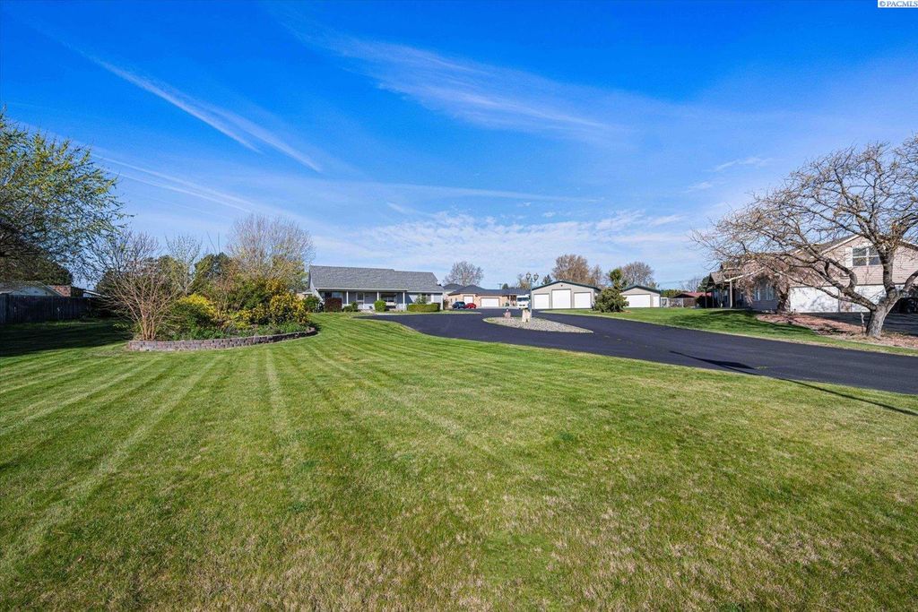 Photo of 3216 S Auburn St, Kennewick, WA 99337 (MLS # 291846)