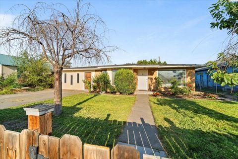 Photo of 837 S Hawthorne St, Kennewick, WA 99336 (MLS # 288574)