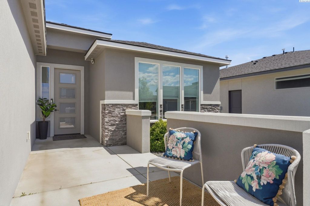 Photo of 2522 Brodie Lane, Richland, WA 99352 (MLS # 292529)