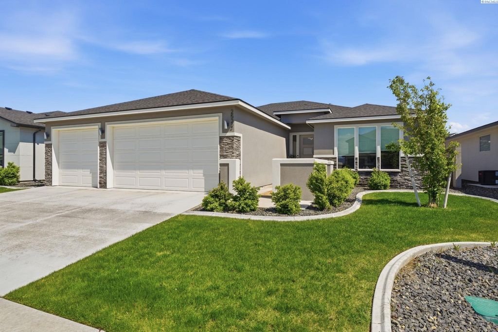 Photo of 2522 Brodie Lane, Richland, WA 99352 (MLS # 292529)