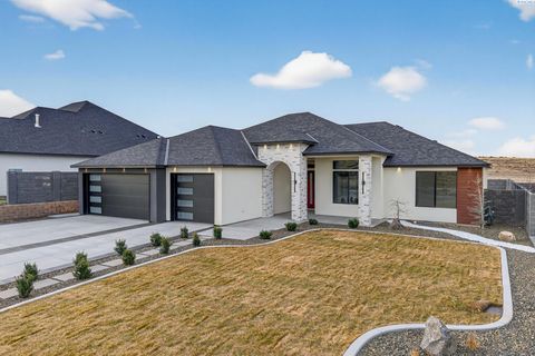 Photo of 2879 Savanna Avenue, Richland, WA 99352 (MLS # 288216)