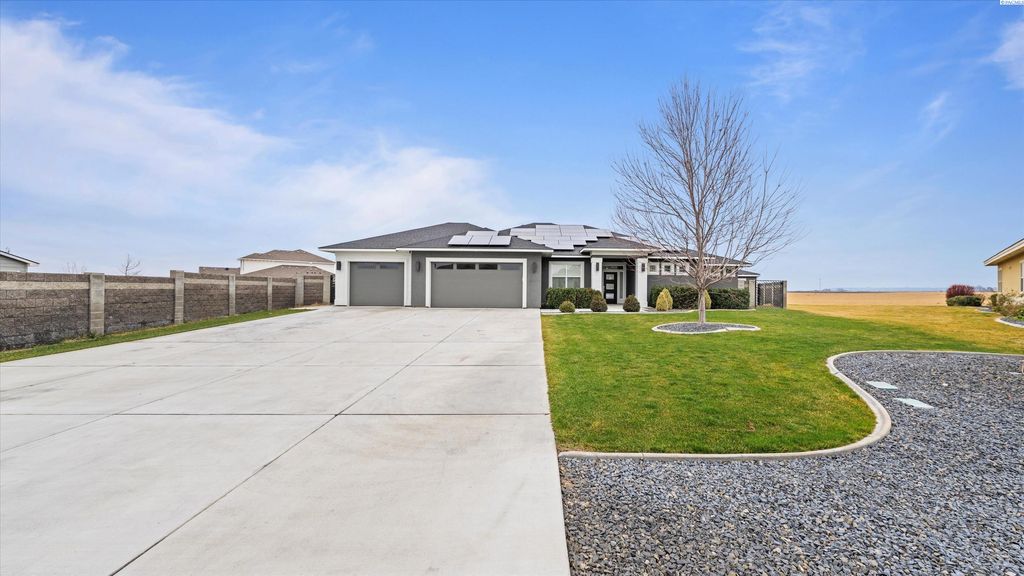 Photo of 11213 Mathews Rd, Pasco, WA 99301 (MLS # 289916)