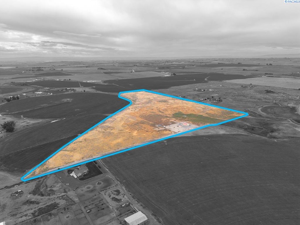 Photo of 321 Kent Way, Eltopia, WA 99330 (MLS # 287930)