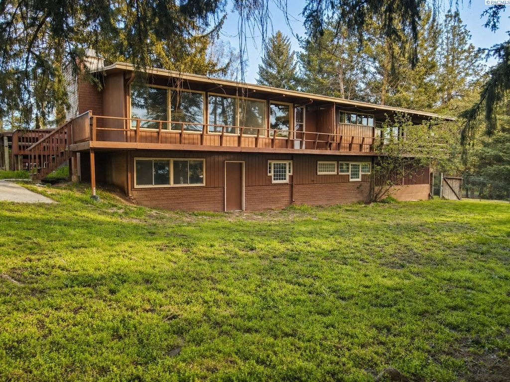 Photo of 312 State Route 27, Pullman, WA 99163 (MLS # 290684)