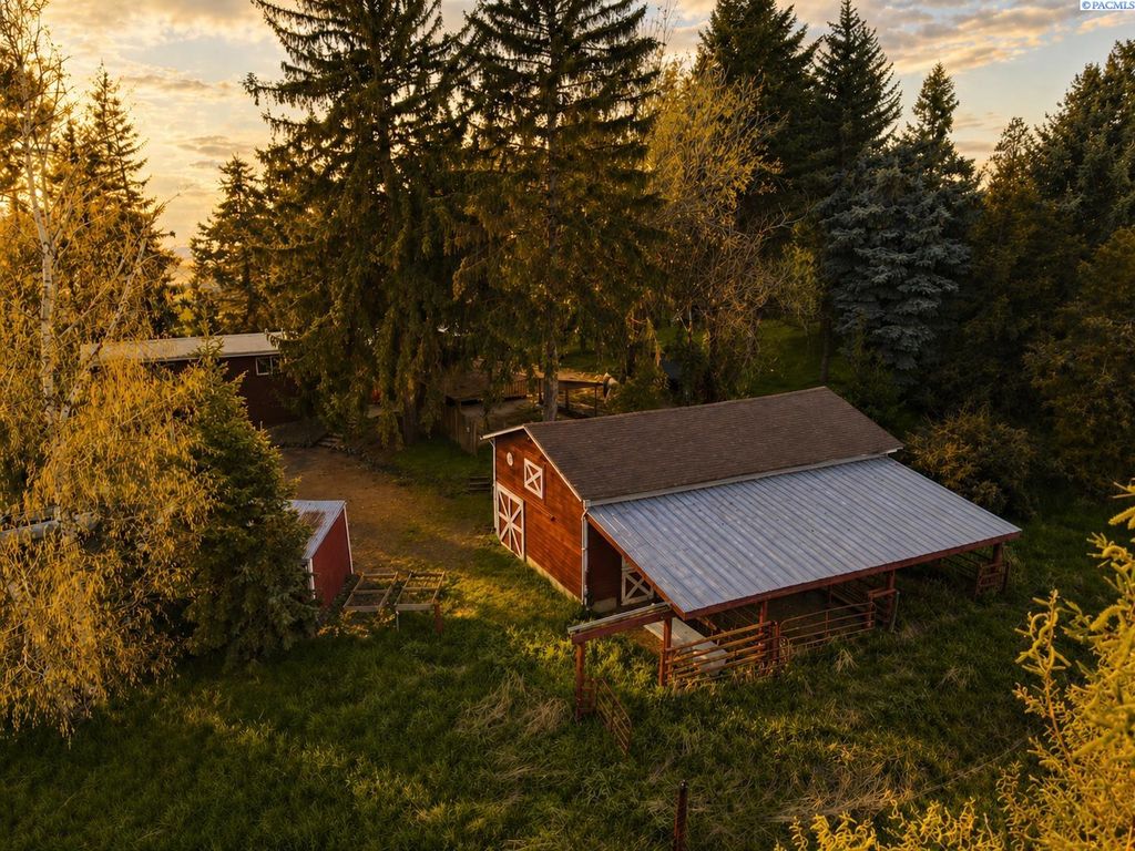 Photo of 312 State Route 27, Pullman, WA 99163 (MLS # 290684)